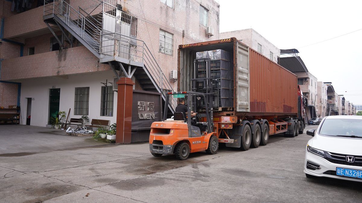 Container loading at LVEN factory